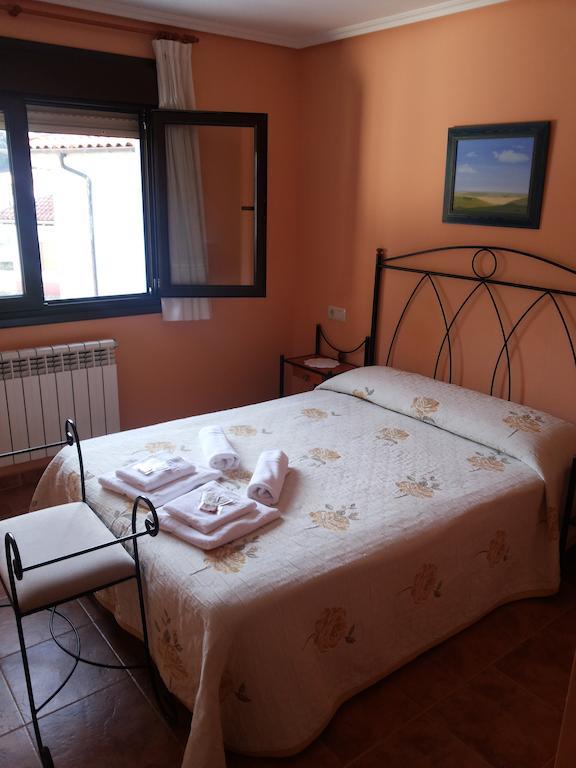 Hotel Casa Marivi Niembro Zimmer foto