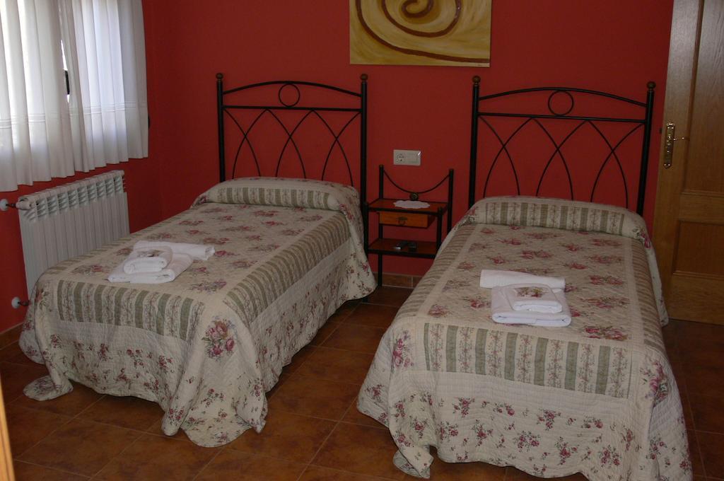 Hotel Casa Marivi Niembro Zimmer foto