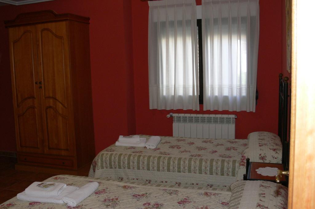 Hotel Casa Marivi Niembro Zimmer foto